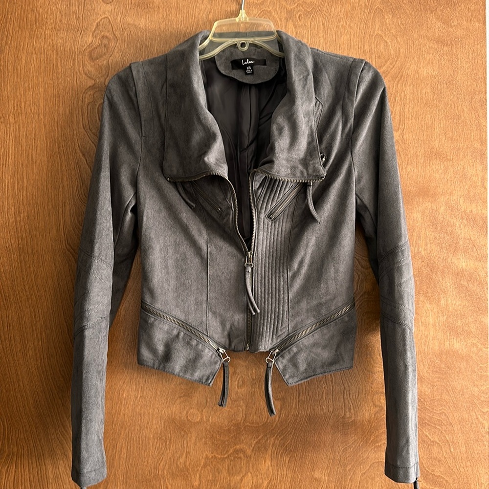 Lulus women’s suede grey jacket EUC XS